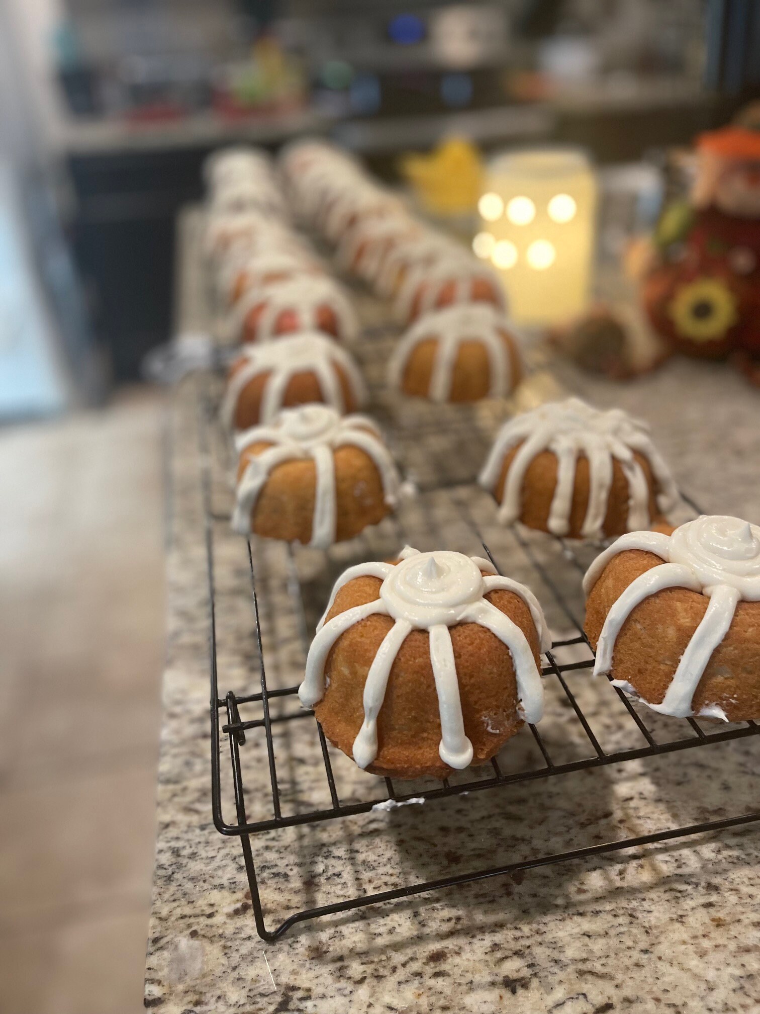 Nothing Bundt Cakes Grandville 72 - ihooa7v