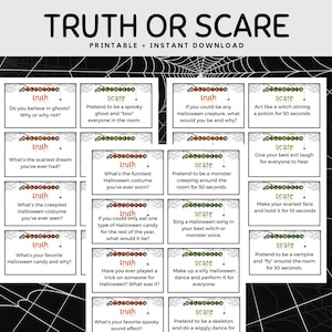 Könnte beinhalten: Ein druckbares Halloween-Spiel mit dem Titel "Truth or Scare" mit schwarz-weißen Karten. Die Karten enthalten Aufforderungen für Wahrheits- oder Mutfragen, vor einem Spinnennetz-Hintergrund. Der Text enthält Fragen wie "Glaubst du an Geister?" und "Tu so, als wärst du ein gruseliger Geist."