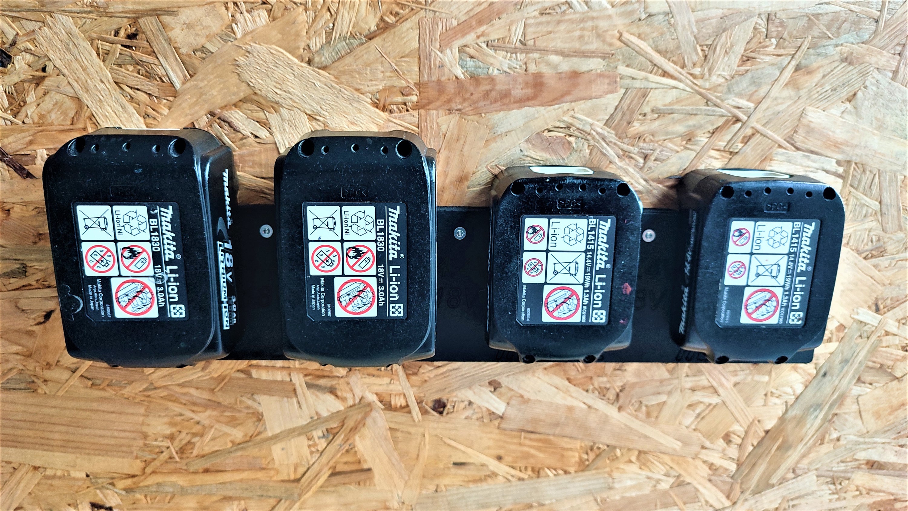 8er Set Batteriehalter Für Makita 14.4-18V Akkus – Wandhalterung Mit 16 Schrauben Für BL1860, BL1850, BL1840, BL1830