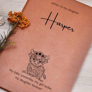 Libro para bebé niña, diario de embarazo, diario de cuero personalizado, guardería de Highland Cow, cartas a mi hija, libro de recuerdos para bebé, bebé Highland Cow