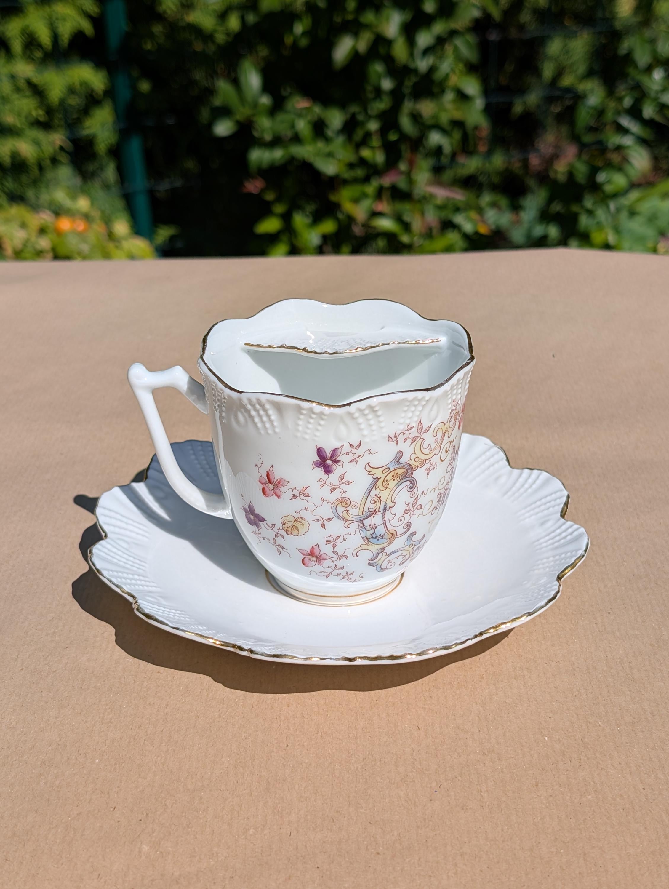 ムスタッシュカップ　花柄陶磁器　カップソーサー ムスタッシュカップ2客組 優美なバラ イギリスアンティーク - テーブルB