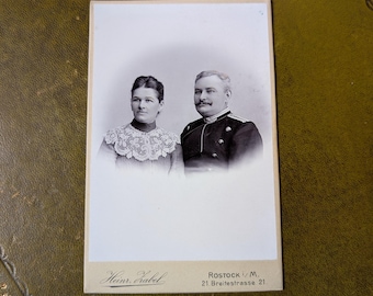 Rare photo ancienne d'un couple militaire allemand vers 1900, Allemagne impériale, format carte de visite, Rostock, Heinr Zabel, portrait de soldat d'avant la Première Guerre mondiale.