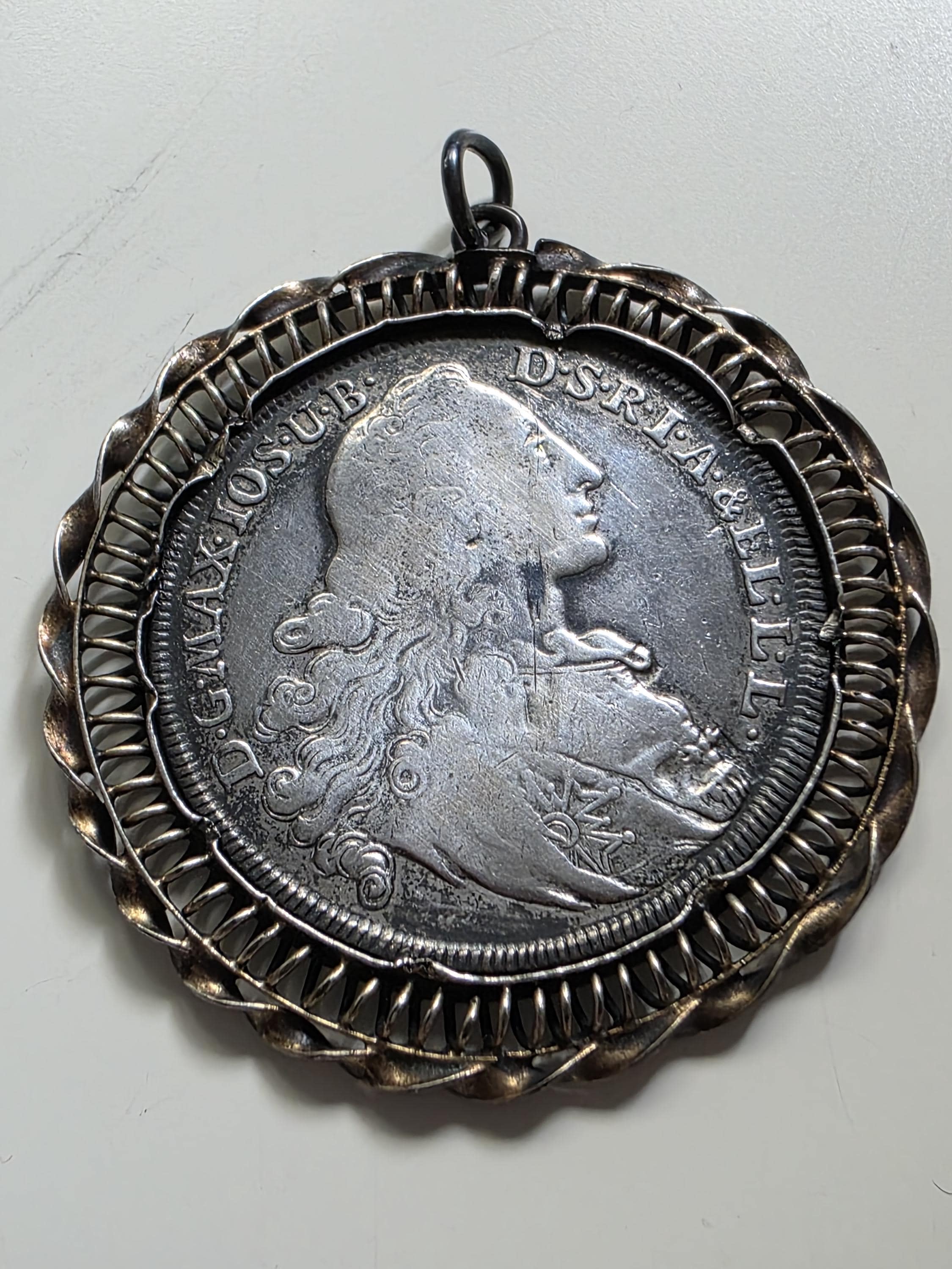 1769年製バイエルンシルバーターラーペンダント – Patrona Bavariae 