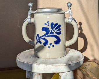 ピューター製の蓋が付いたクリスタルガラス製のビールジョッキ。RASTAL
