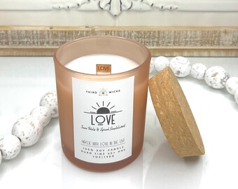 Day & Night Kerzen-Kollektion 230 ml. “LOVE” in Tiare Blütenblätter + Gewürzsandelholz