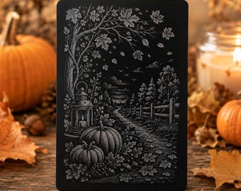Herbstkarte aus Aluminium – UV-gravierte Metallkarte mit Herbstmotiv | Schwarz eloxiert im Visitenkartenformat