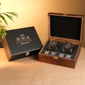 Personalized Whiskey Glasses Set with Whiskey Stones and Wood Box, Groomsmen Gift, Christmas gift, Engraved Scotch Glass, Birthday Gift Dad