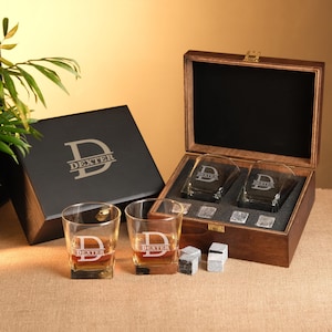 Father&#39;s Day Whiskey Glass Gift Set – Personalized with Whiskey Stones & Wood Box, Engraved Scotch Glass for Dad, Birthday or Christmas