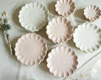 Rinka Handmade Flower Plate｜Japanese Mino Ware｜Made in Japan｜Pink and White