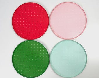 Cheerful Dots Christmas Paper Plates (8ct) – Modern Christmas Party Supplies