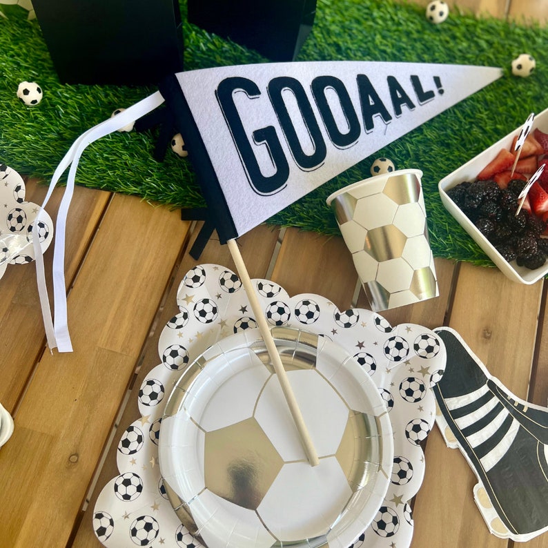 momentandco Soccer Cleat Paper Napkins - Thumbnail 3