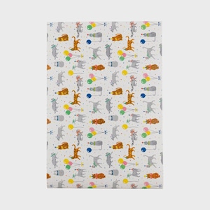 May include: White wrapping paper with a repeating pattern of cartoon cats, mice, and balloons in various colors. The cats are in orange, gray, and brown, and the balloons are yellow, blue, and pink. The design is playful and suitable for gifts.