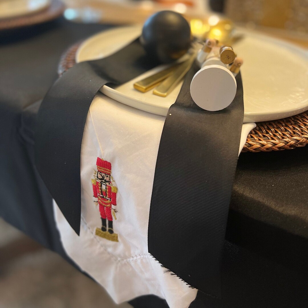 Nutcracker Embroidered Dinner Napkins set of 4, Christmas Cloth Napkins