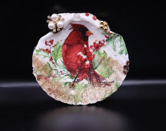 plato de baratijas de cardenal