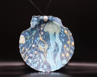 Adorno de pulpo con concha de vieira