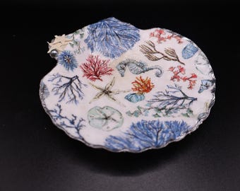 Plato de baratijas con forma de animal marino