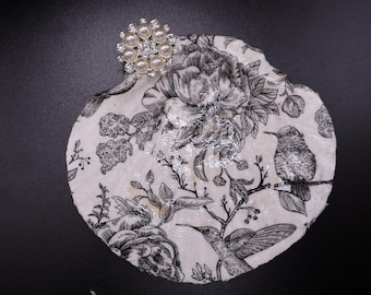 Plato de baratijas de colibrí