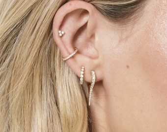 Boucles d'oreilles Huggie imperméables hypoallergéniques pavé diamants CZ pointes dagues Huggie