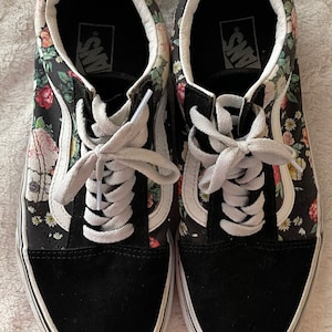 Vans Men’s Shoes – Black/Floral (Size 8.5)