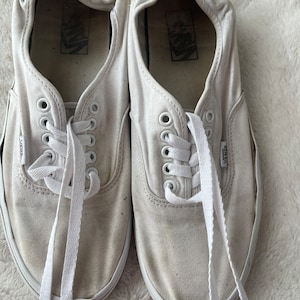 Vans White Sneakers – Men’s Size 10 – Classic & Well-Worn Style