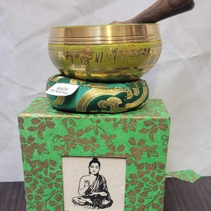 Tibetan Meditation Yoga Singing Bowl Set, Singing bowls for sound healing, meditation, yoga and charka balancing
