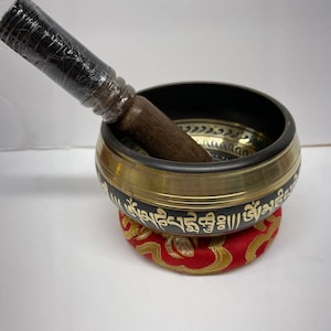 Tibetan Meditation Yoga Singing Bowl Set, Singing bowls for sound healing, meditation, yoga and charka balancing
