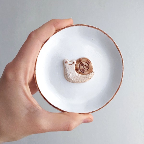 Snail Ring dish - jewelery dish - slug jewelrydish - aesthetic trinket - clay jewelry dish
