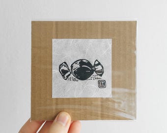 Piccola stampa linoleografica di caramelle - Illustrazione dolce stampata a mano