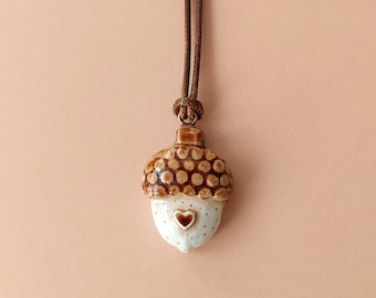 Eikelketting - aan de lucht gedroogde klei hanger sieraden - uniseks bedel;
