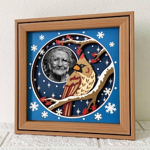 Weibliche Kardinal 3D Gedenkstätte Schatten Box SVG / Individuelle Weihnachten Gedenkstätte Papierschnitt / Kardinal Auf Baum Karton / Für Cricut / Für Silhouette