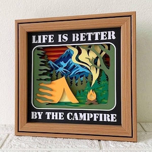 Caixa de sombra para acampamento 3D SVG/ A vida é melhor perto da fogueira/ Camada de cartão para acampamento/ SVG para Cricut Project/ Para Silhouette