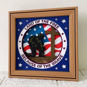 Caixa de sombra 3D Fallen Soldier SVG/ Papel de recorte de memorial de veterano/ Cartão de camada patriótica/ Decoração de 4 de julho/ Para Cricut/ Para Silhouette