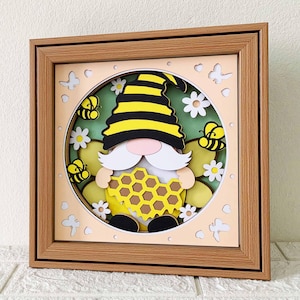 Bee Gnome 3D Shadow Box SVG / projet Cricut d'été / papier cartonné 3D Summer Gnome / Gnome abeille 3D SVG / fichier SVG pour Cricut / pour Silhouette