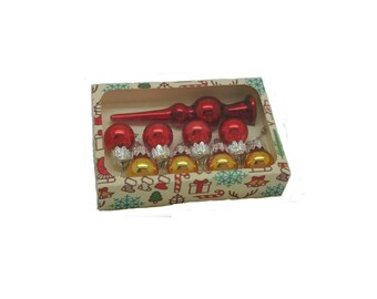 Miniature christmas box with 8 glass ball and glass top tree - 1/12 scale