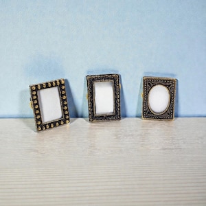 Dollhouse Miniature small picture frame 1:12 Scale - 1/12 scale