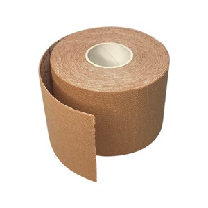 Puede incluir: Un rollo de cinta atl&eacute;tica beige, parcialmente desenrollado, con un n&uacute;cleo de cart&oacute;n blanco.