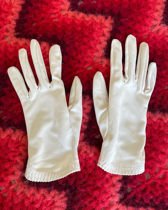 Set of Two Midcentury White Gloves - image 1