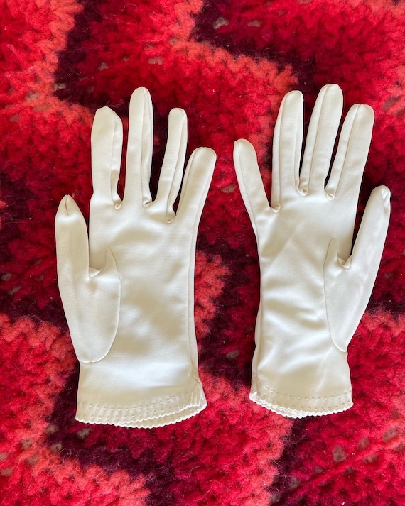 Set of Two Midcentury White Gloves - image 2