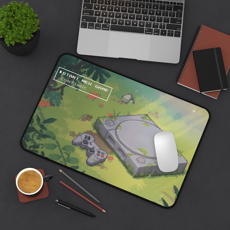 Premium Retro-Konsolen-Pixel-Art-Mauspad | Schreibtischunterlage für Gaming-Nostalgie der 90er | Gemütliches Waldmotiv | PS1 Lofi-Spielmatte | Ästhetisches grünes Mauspad 12" × 18"
