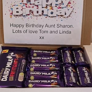 Cesta de regalo con forma de caja de chocolate con frutos secos y mensaje personalizado, regalo ideal para cumpleaños, Navidad, San Valentín, madres y padres