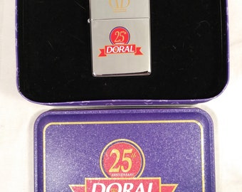 Vintage Doral 25 Aniversario Zippo Encendedor a prueba de viento Caja de hojalata original sin disparar