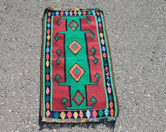 Vintage Red Wool Kilim Rug, Handmade Turkish Bohemian Rug (1.5 x 2.7 ft)
