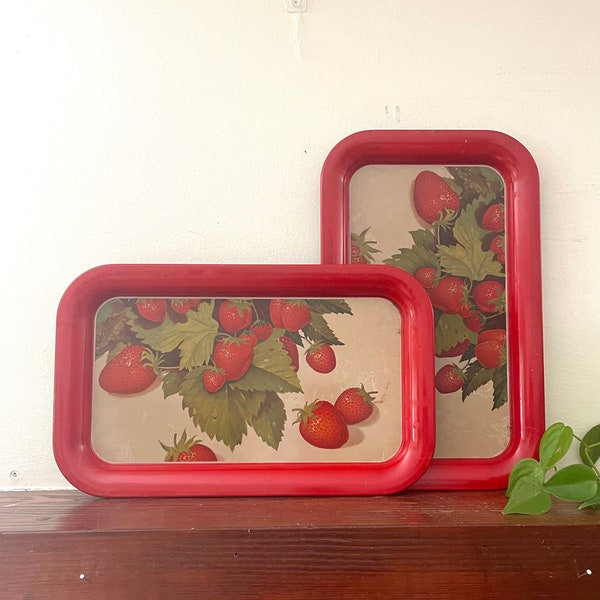 Pair of Vintage Strawberry Metal Serving Trays, Vintage Lunch Trays, Tray with Strawberries, Strawberry Platter, Picnic Trays