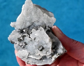 Cúmulo de calcedonia búlgara: cuarzo azucarado y cristal de galeno