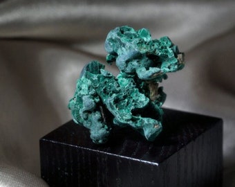 Malachite crystal, malachite raw, fibrous malachite, malachite cluster, green mineral, malachite geode, malachite druzy, shiny crystal, 32