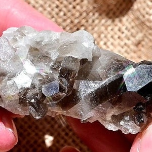 Cluster di cristallo di quarzo, cristallo di guarigione al quarzo, cluster di quarzo, quarzo fumé grezzo, regalo, quarzo di alta qualità, cristallo di quarzo fumé, quarzo nero
