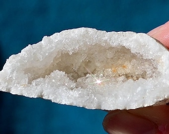 Clear quartz geode, quartz druzy, raw quartz, Shiny quartz, crystal druzy, quartz cluster, quartz specimen, gift, crystal cluster,home decor