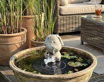 Hund Henry Solarbrunnenaufsatz/ 3D Druck / Solarbrunnen rund /  Teich /Deko /Pool / Garten /Solarbrunnenfreunde/ Henry sitzend mit Angel /