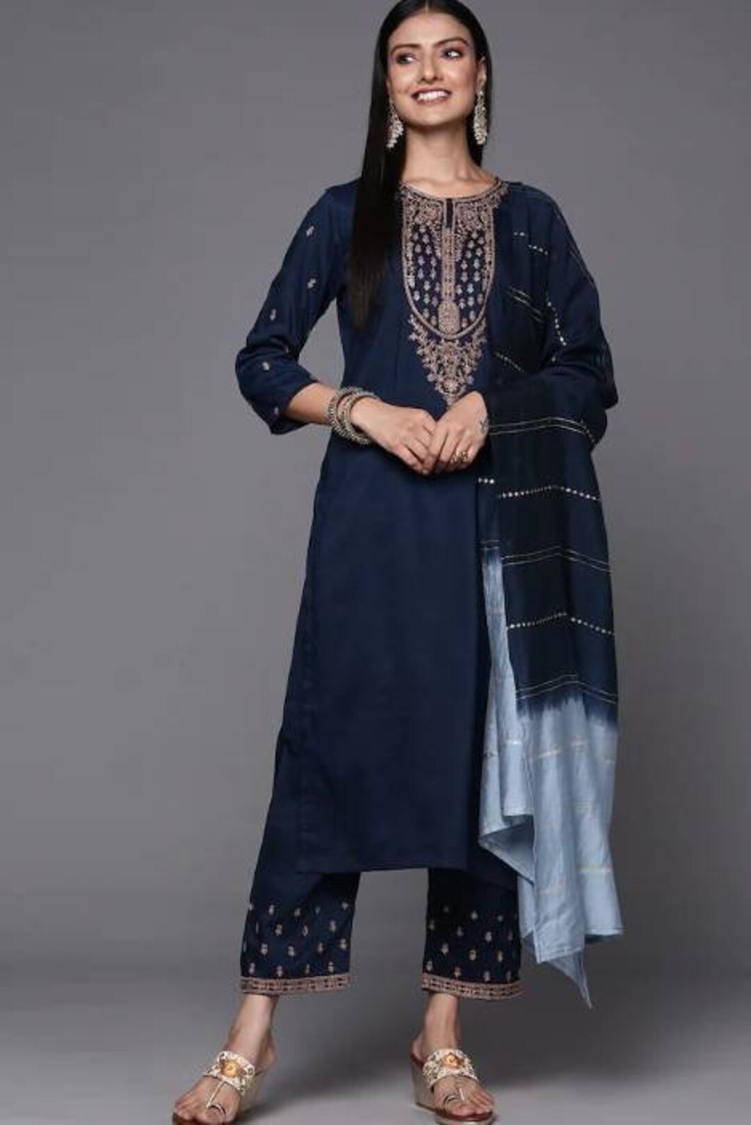 Blue Solid Embroidered Zari Straight Kurta