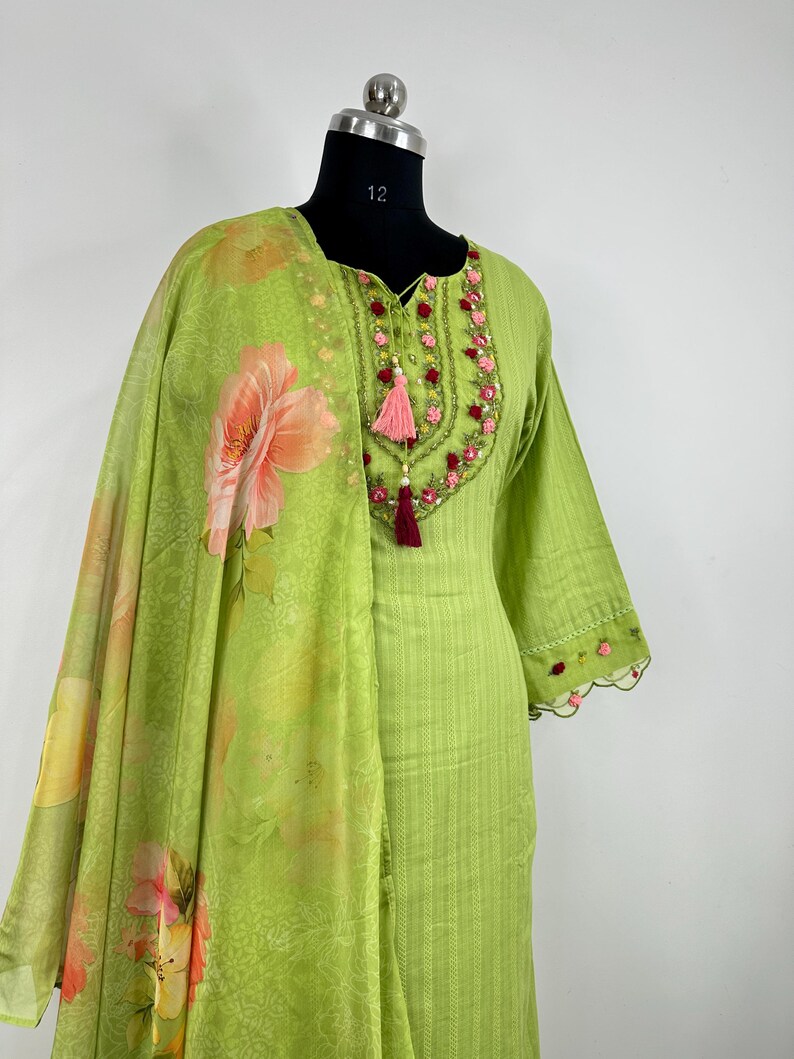 Women's Ethnic Printed Graphic Green Straight Kurta Set with Dupatta